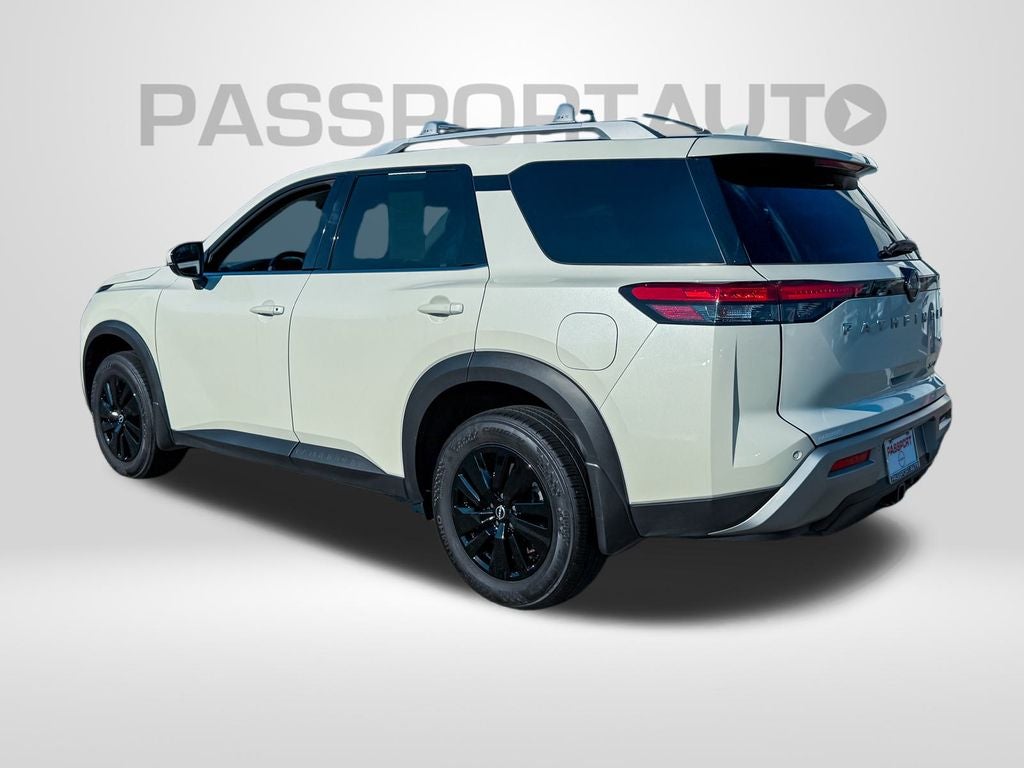 2024 Nissan Pathfinder SL