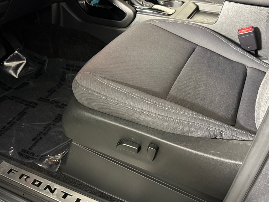 2023 Nissan Frontier SV Midnight Edition