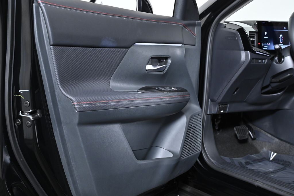 2025 Nissan Kicks SR Nissan Certified