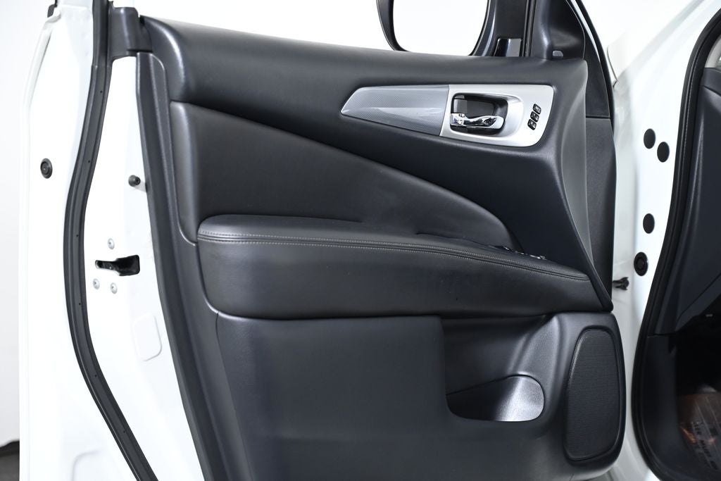 2019 Nissan Pathfinder SL