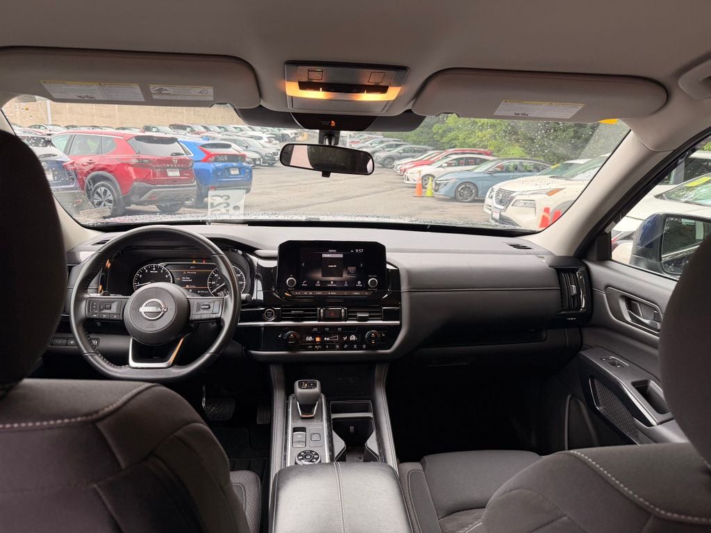 2024 Nissan Pathfinder SV