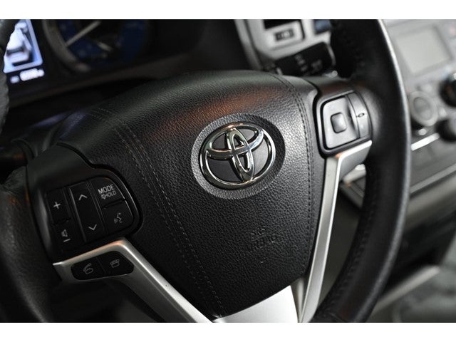 2017 Toyota Sienna XLE 8-Passenger