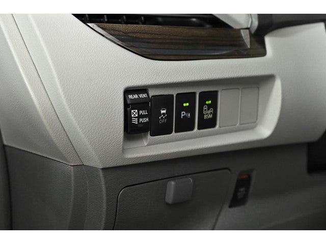 2017 Toyota Sienna XLE 8-Passenger
