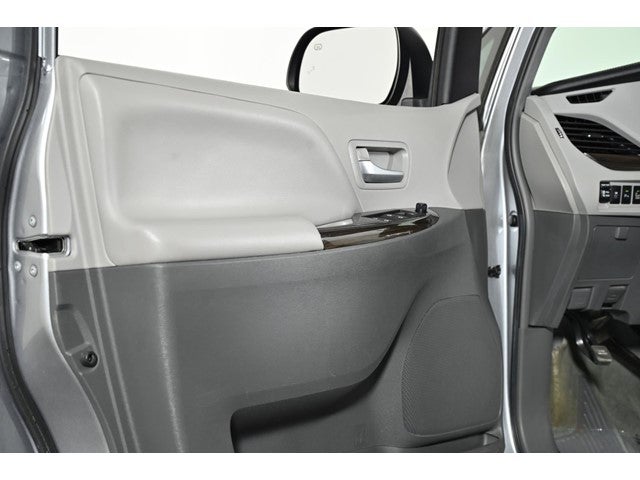 2017 Toyota Sienna XLE 8-Passenger