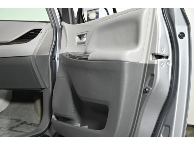 2017 Toyota Sienna XLE 8-Passenger