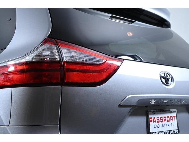 2017 Toyota Sienna XLE 8-Passenger