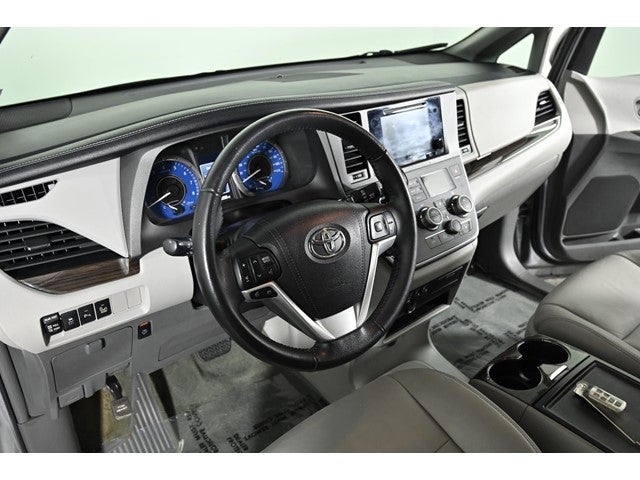 2017 Toyota Sienna XLE 8-Passenger
