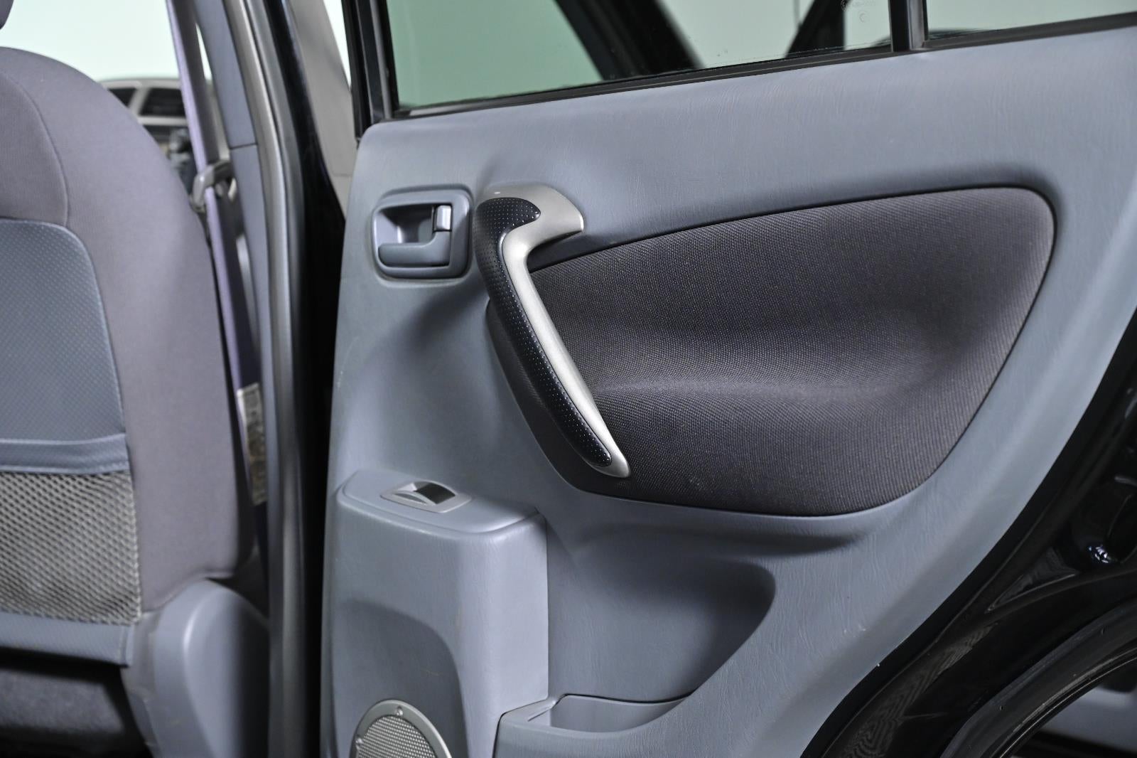 2002 Toyota RAV4 Base