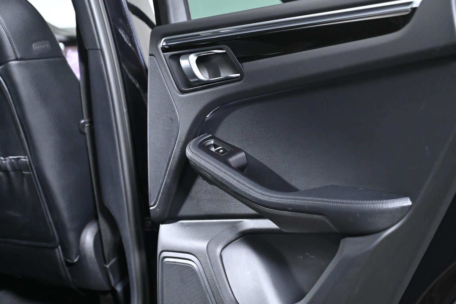 2022 Porsche Macan AWD