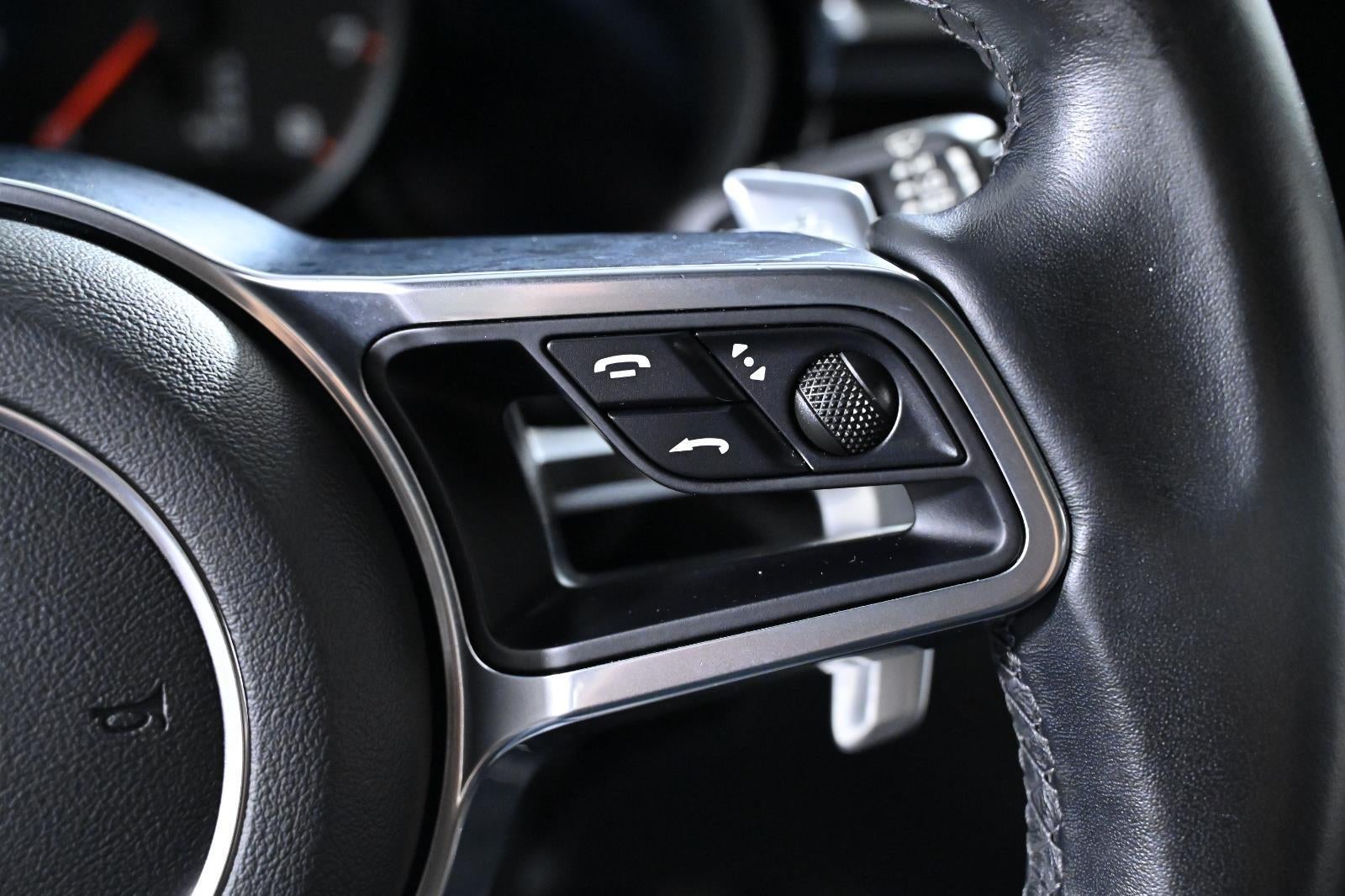 2021 Porsche Macan AWD