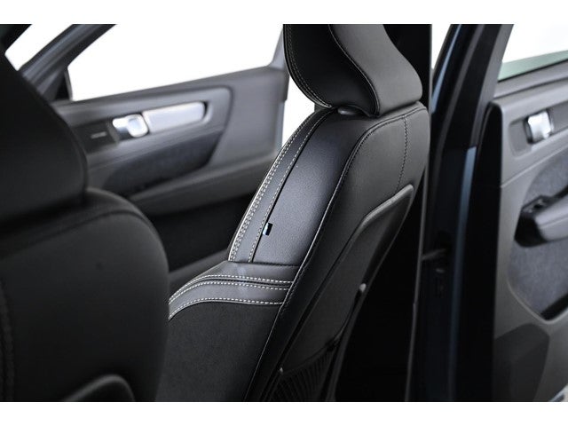 2021 Volvo XC40 R-Design