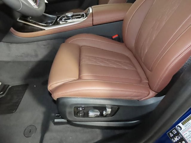 2025 BMW X7 M60i