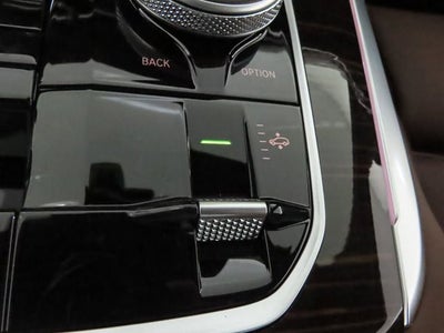 2025 BMW X7 M60i