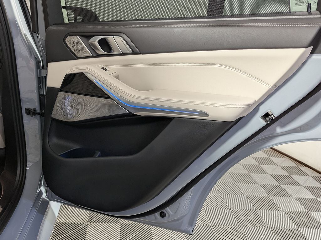 2024 BMW X5 M60i