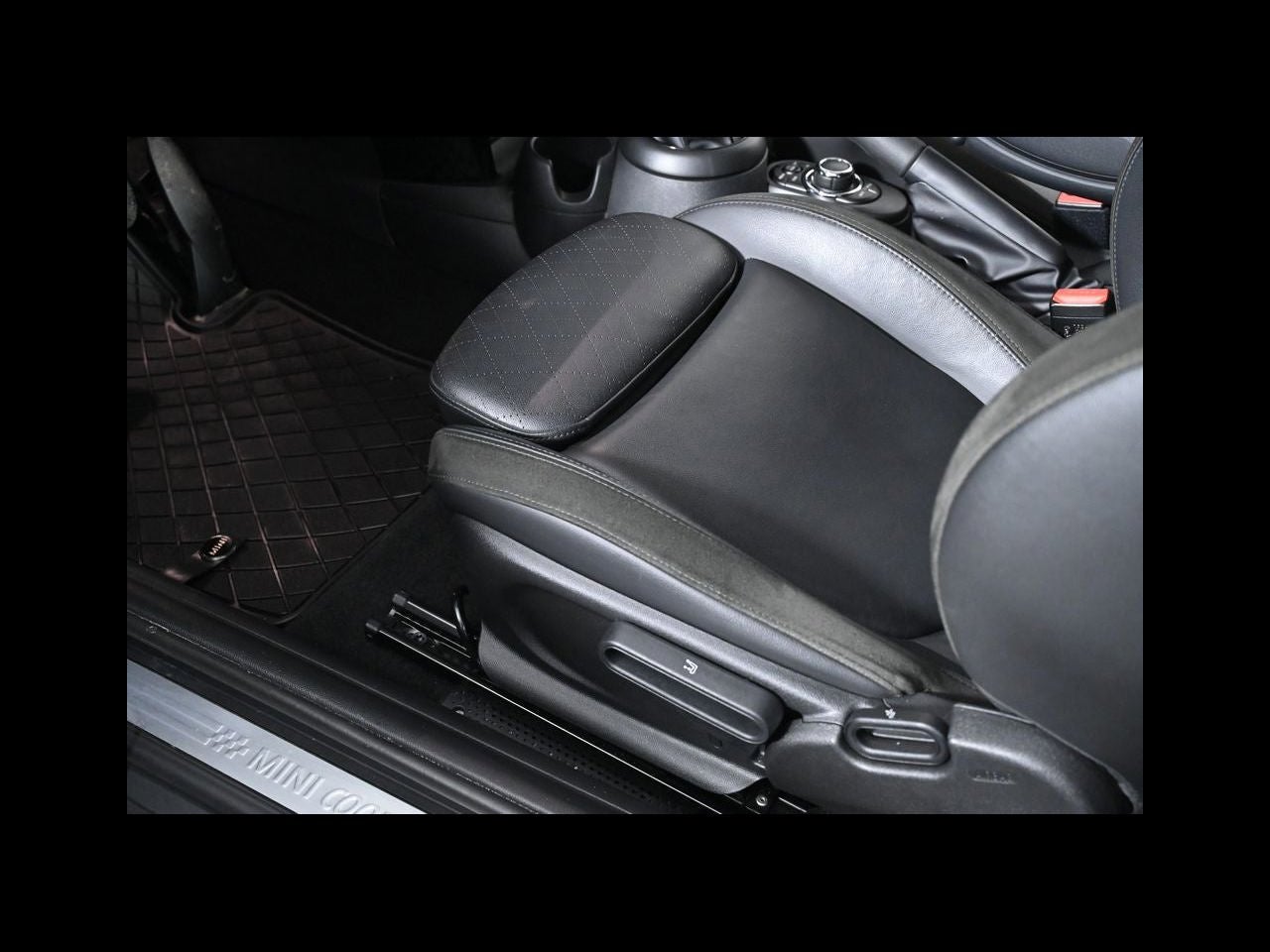 2022 MINI HARDTOP 2 DOOR ICONIC