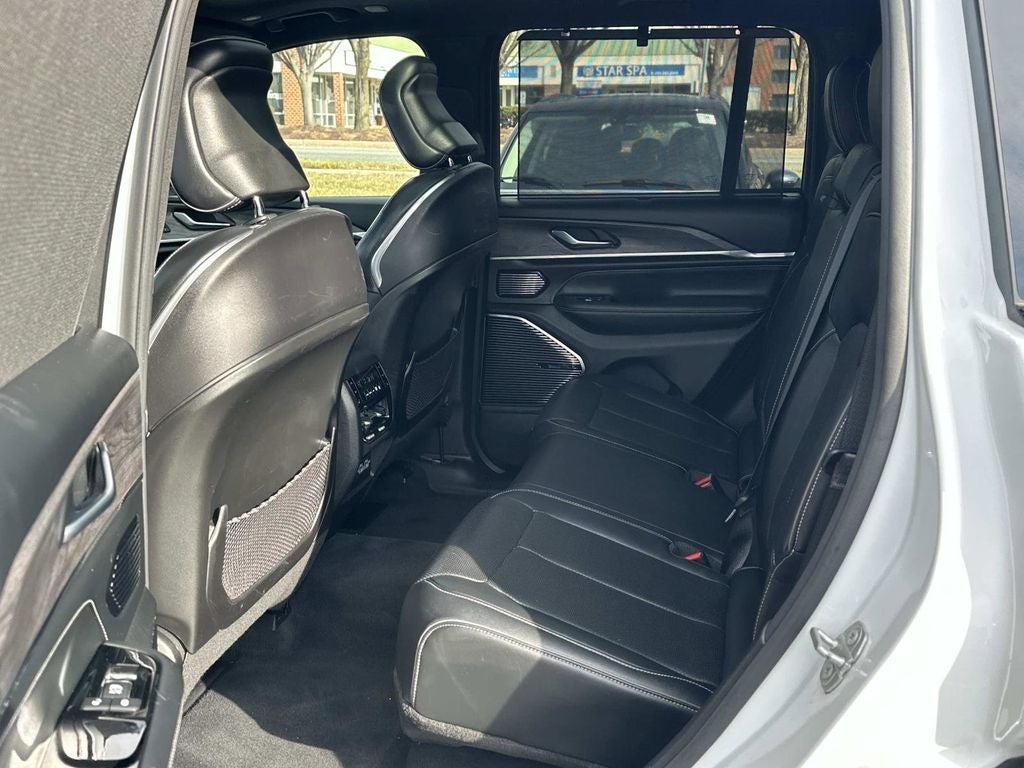 2022 Jeep Grand Cherokee Overland 4WD