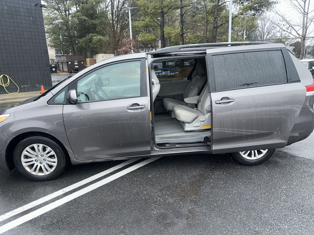 2013 Toyota Sienna XLE Mobility Auto Access