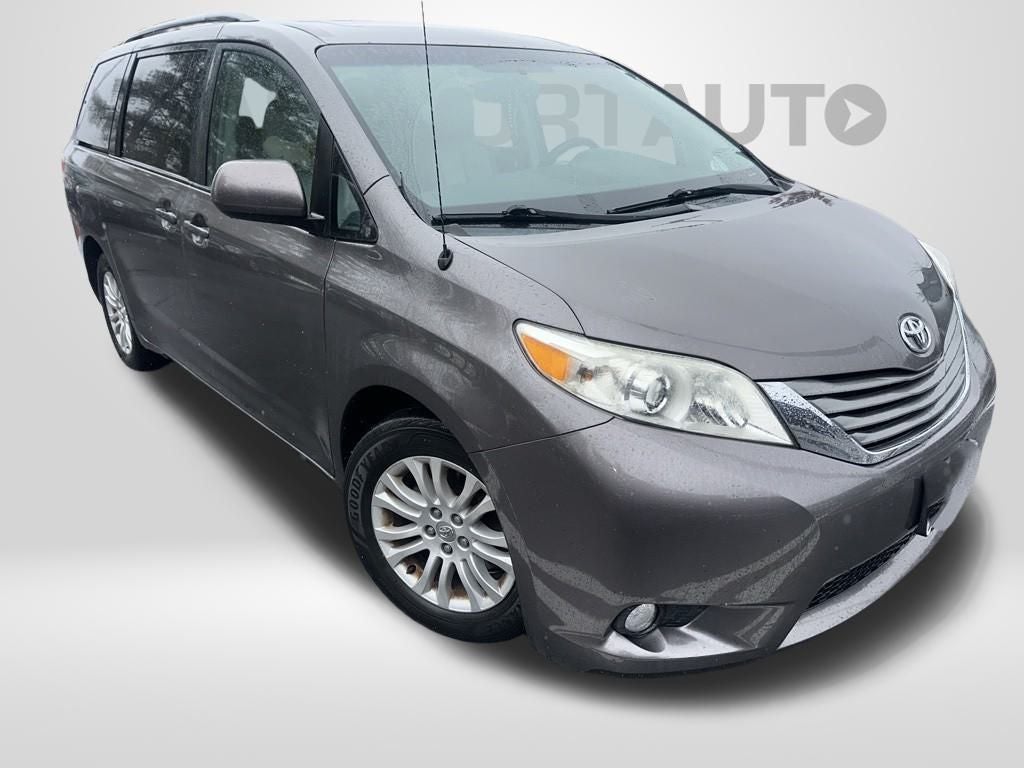 2013 Toyota Sienna XLE Mobility Auto Access