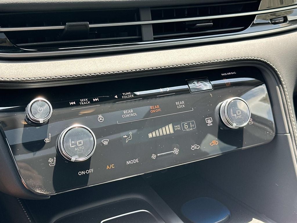 2027 INFINITI QX60 LUXE