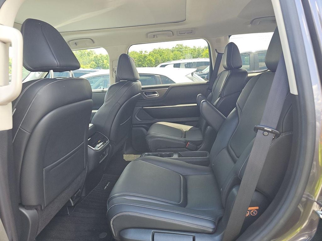 2025 INFINITI QX80 PURE