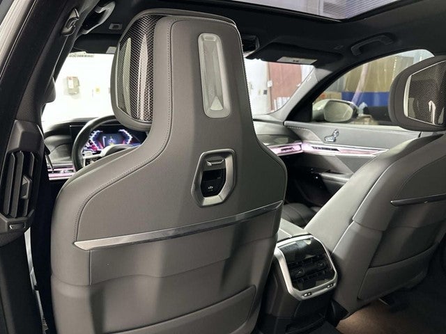 2023 BMW 7 Series 740i