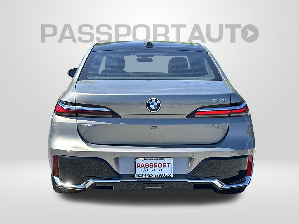 2023 BMW 7 Series 740i