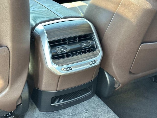2023 BMW 7 Series 740i