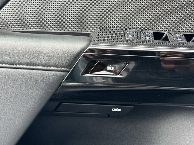 2023 BMW 7 Series 740i