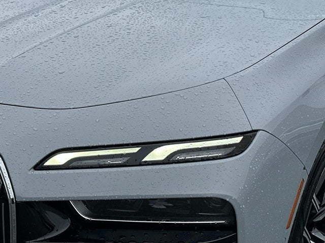 2023 BMW 7 Series 740i