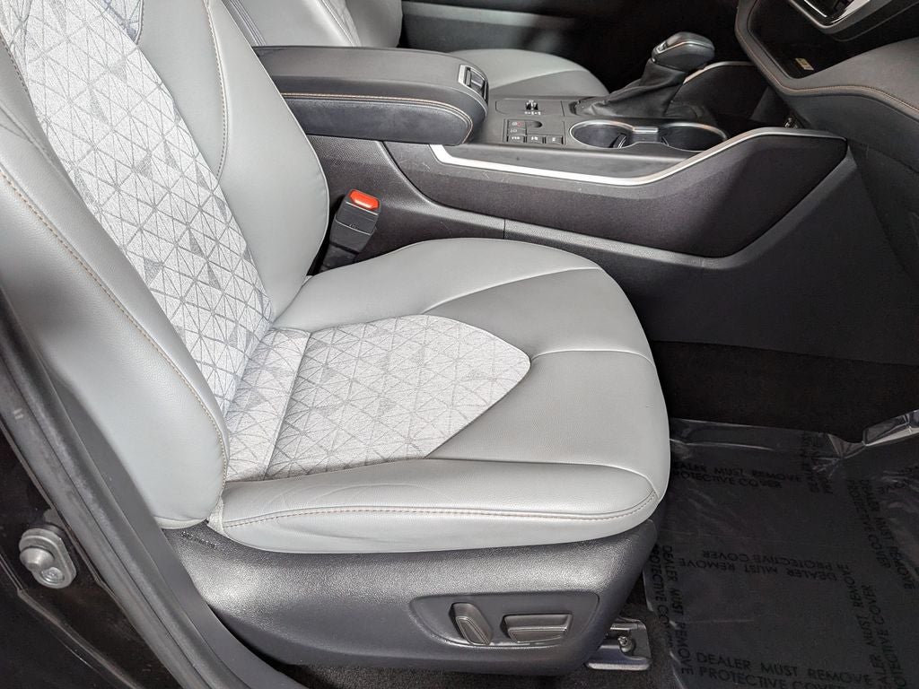 2023 Toyota Highlander Hybrid Bronze Edition