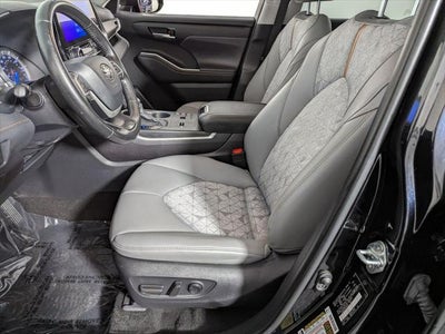 2023 Toyota Highlander Hybrid Bronze Edition