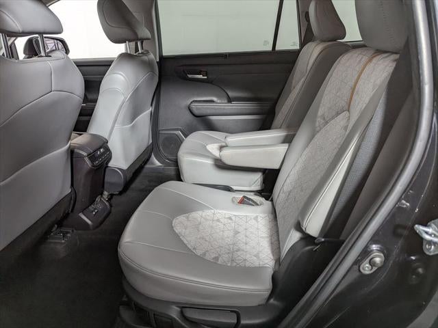 2023 Toyota Highlander Hybrid Bronze Edition