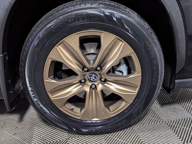 2023 Toyota Highlander Hybrid Bronze Edition