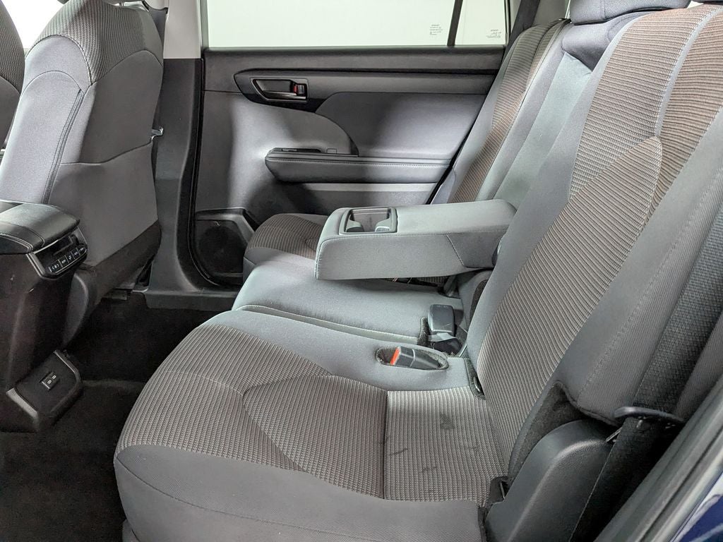2025 Toyota Highlander LE
