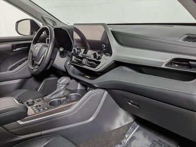 2023 Toyota Highlander Platinum