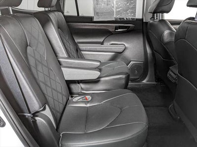 2023 Toyota Highlander Platinum