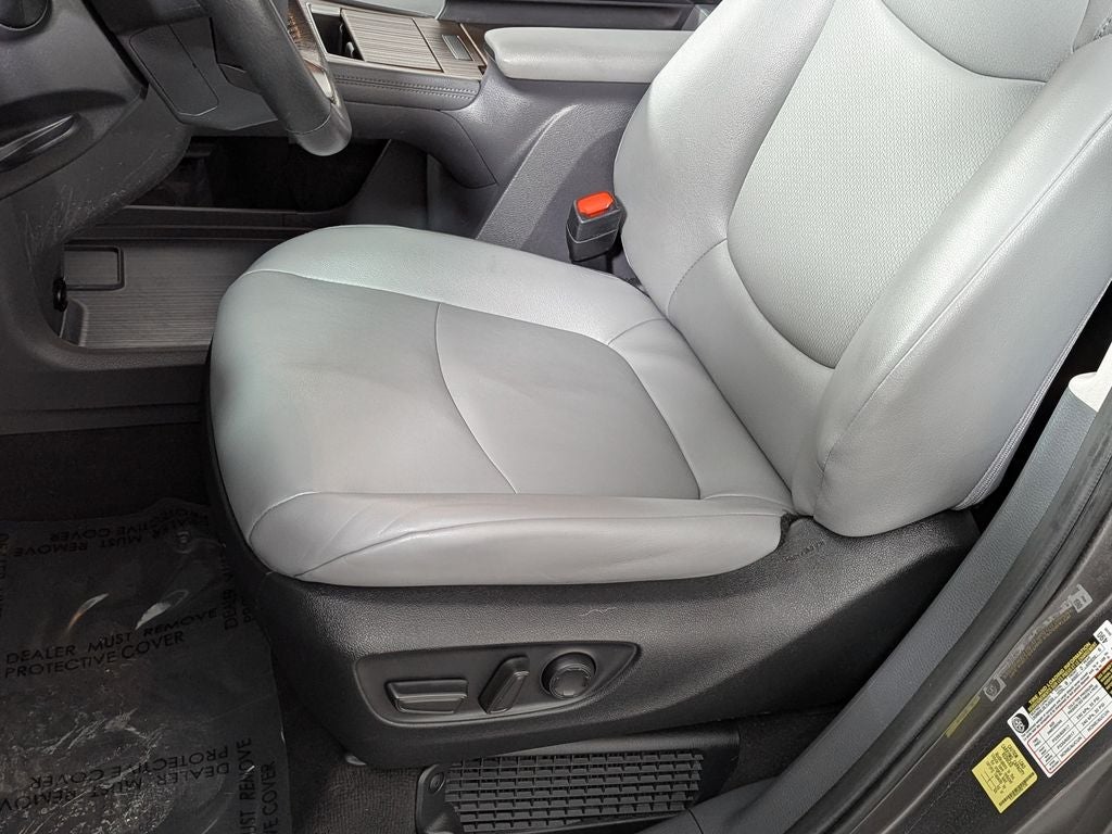 2024 Toyota Sienna XLE 8 Passenger