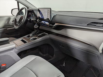 2024 Toyota Sienna XLE 8 Passenger