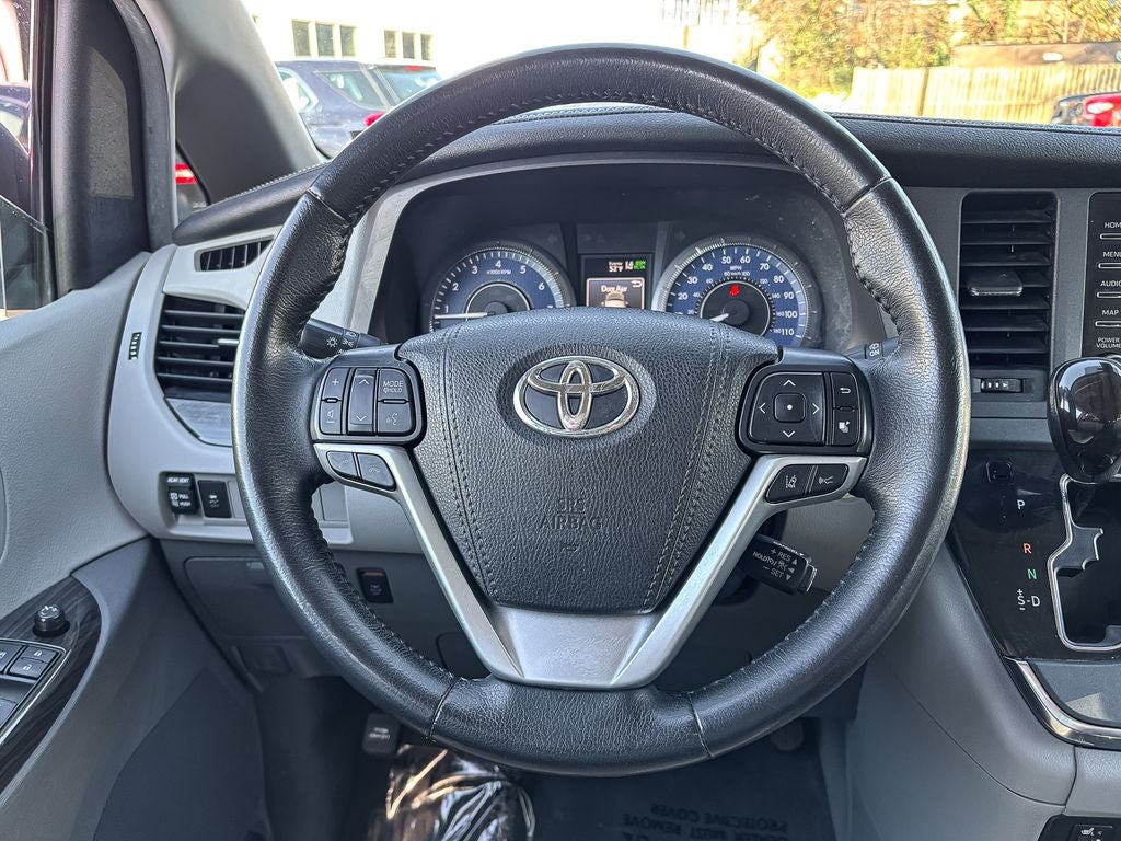 2019 Toyota Sienna XLE 8 Passenger