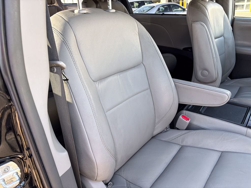 2019 Toyota Sienna XLE 8 Passenger