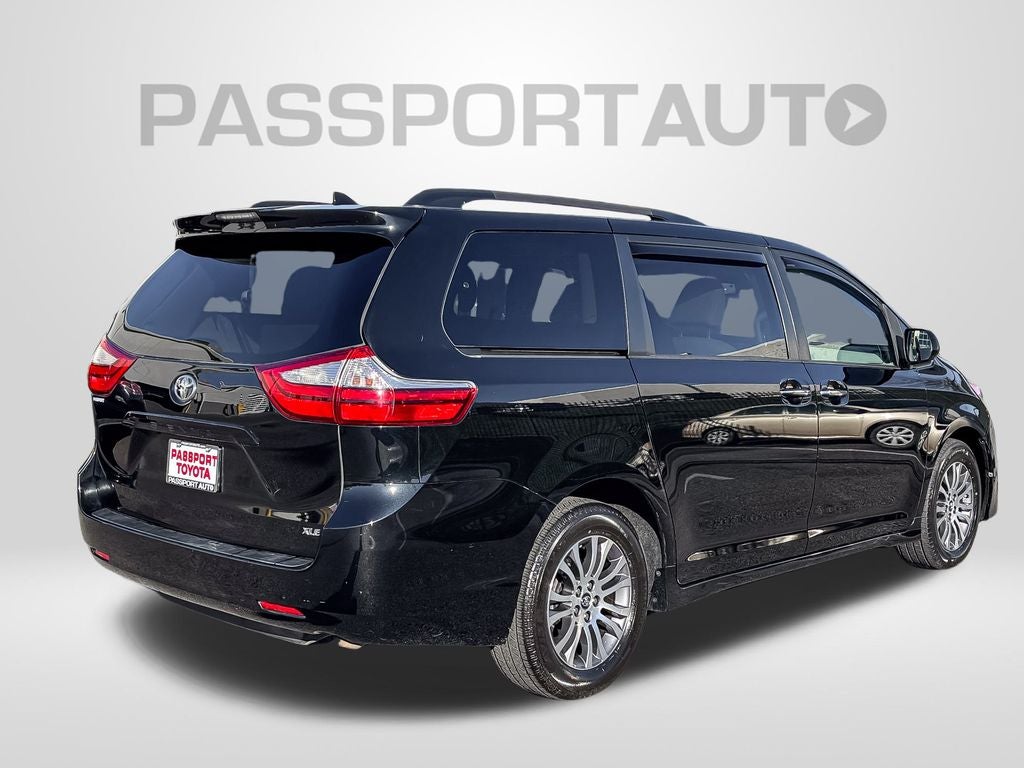2019 Toyota Sienna XLE 8 Passenger