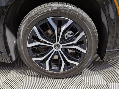 2025 Toyota Crown Signia XLE